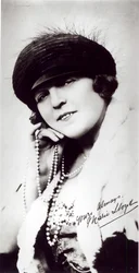 Signerat fotografi av Marie Lloyd (1870-1922)